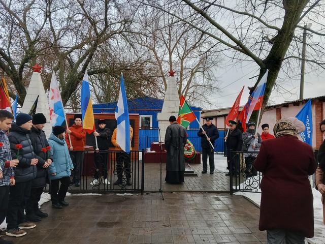 Сегодня, 20 января, у памятного мемориала состоялся митинг, посвященный освобождению станицы Кочетовской от немецко-фашистских захватчиков